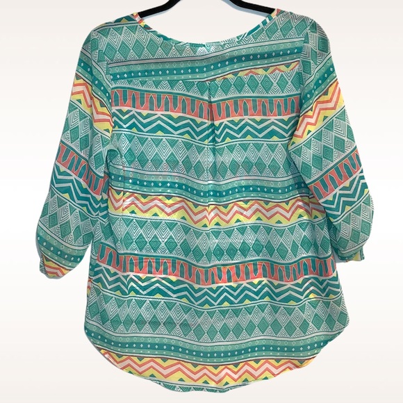 High-low Blouse - Picture 2 of 5